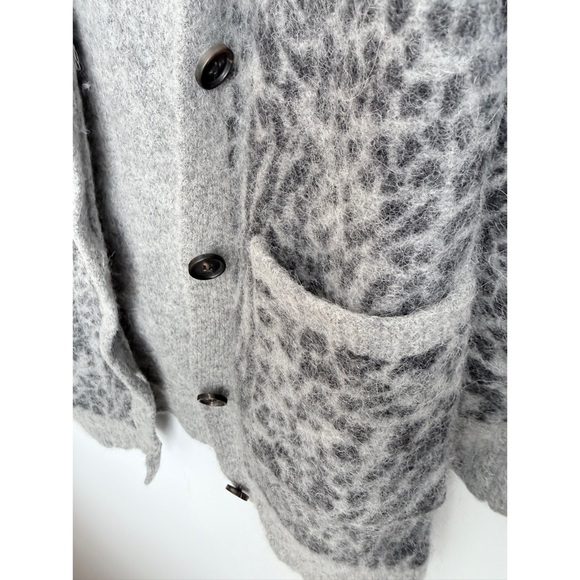 Leopard Sweater - Picture 7 of 9